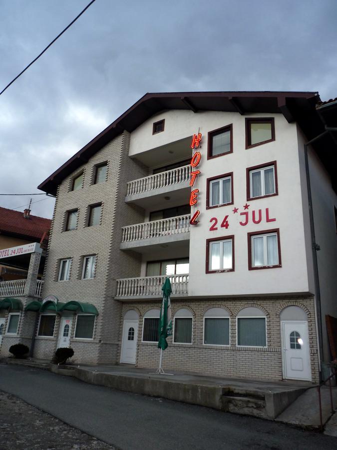 Hotel 24 Jul ปิเลฟเลีย ภายนอก รูปภาพ